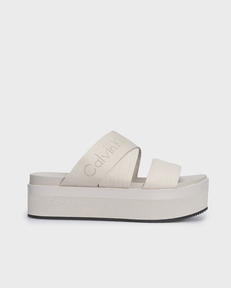 כפכפי פלטפורמה לנשים של קלווין קליין בגוון בז' בהיר