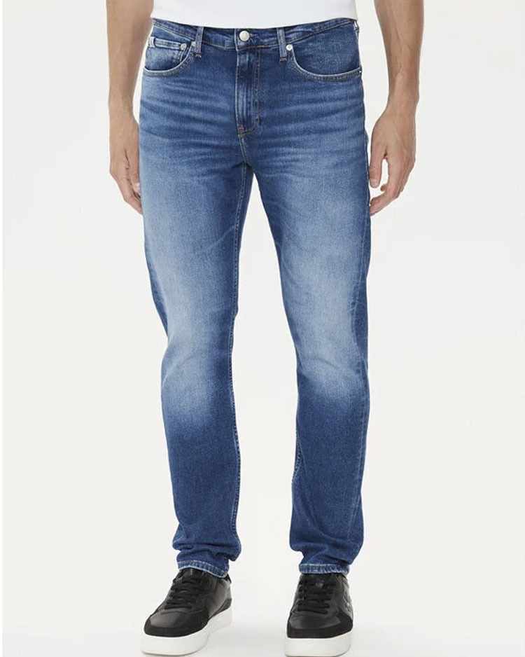ג'ינס לגבר בצבע כחול של קלווין קליין
