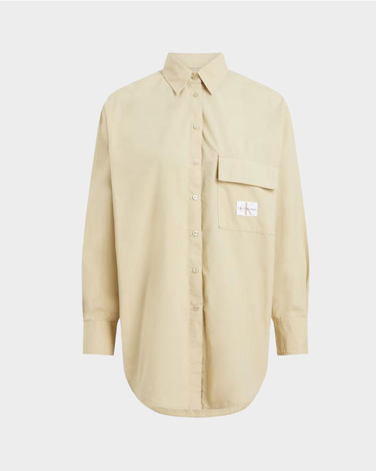 חולצה מכופתרת קלווין קליין בגוון בז' בהיר לנשים עם כיס גדול בחזית