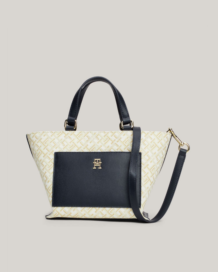 תיק צד טומי הילפיגר לנשים עם רצועה גדולה בגוון שמנת שחור