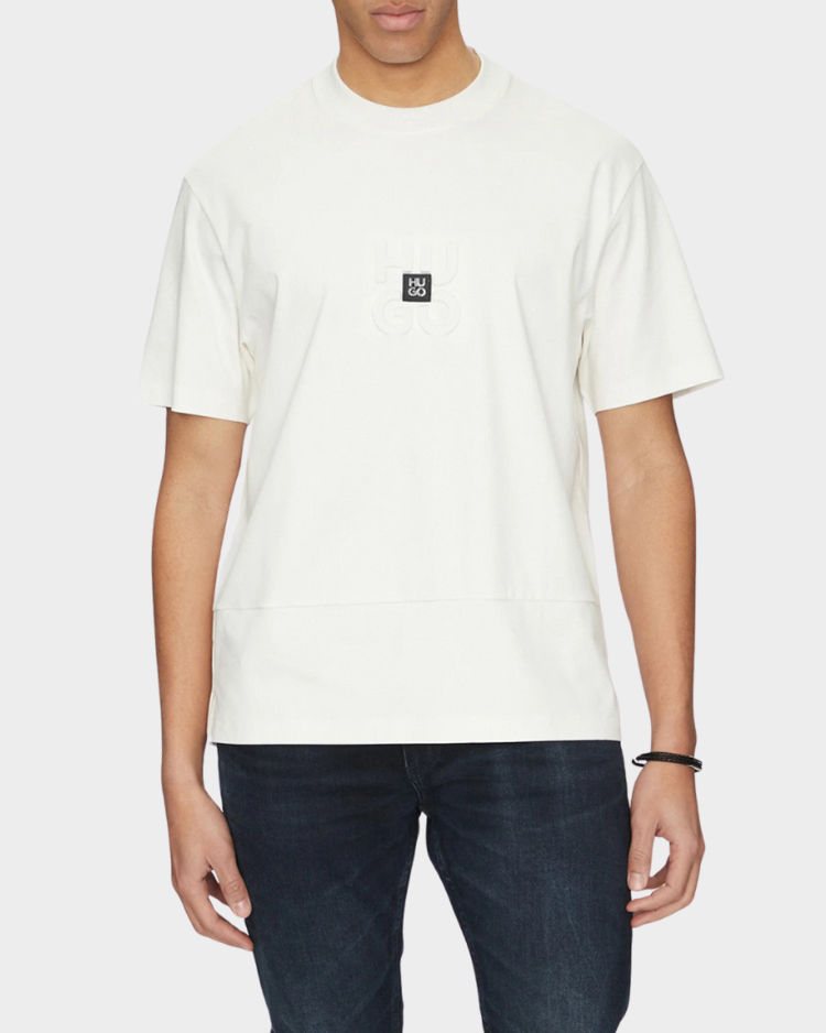 חולצת טי שירט לבנה לגברים עם שרוול קצר ולוגו HUGO בחזית