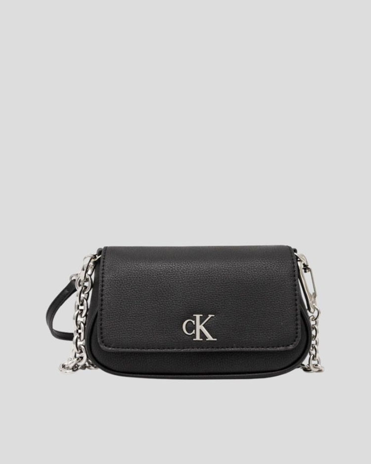 תיק כתף שחור קטן קלווין קליין לנשים עם רצועת מתכת