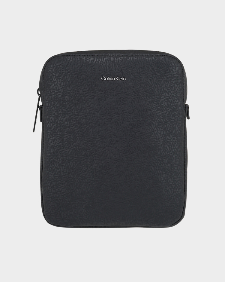 תיק צד שחור קלווין קליין לגברים
